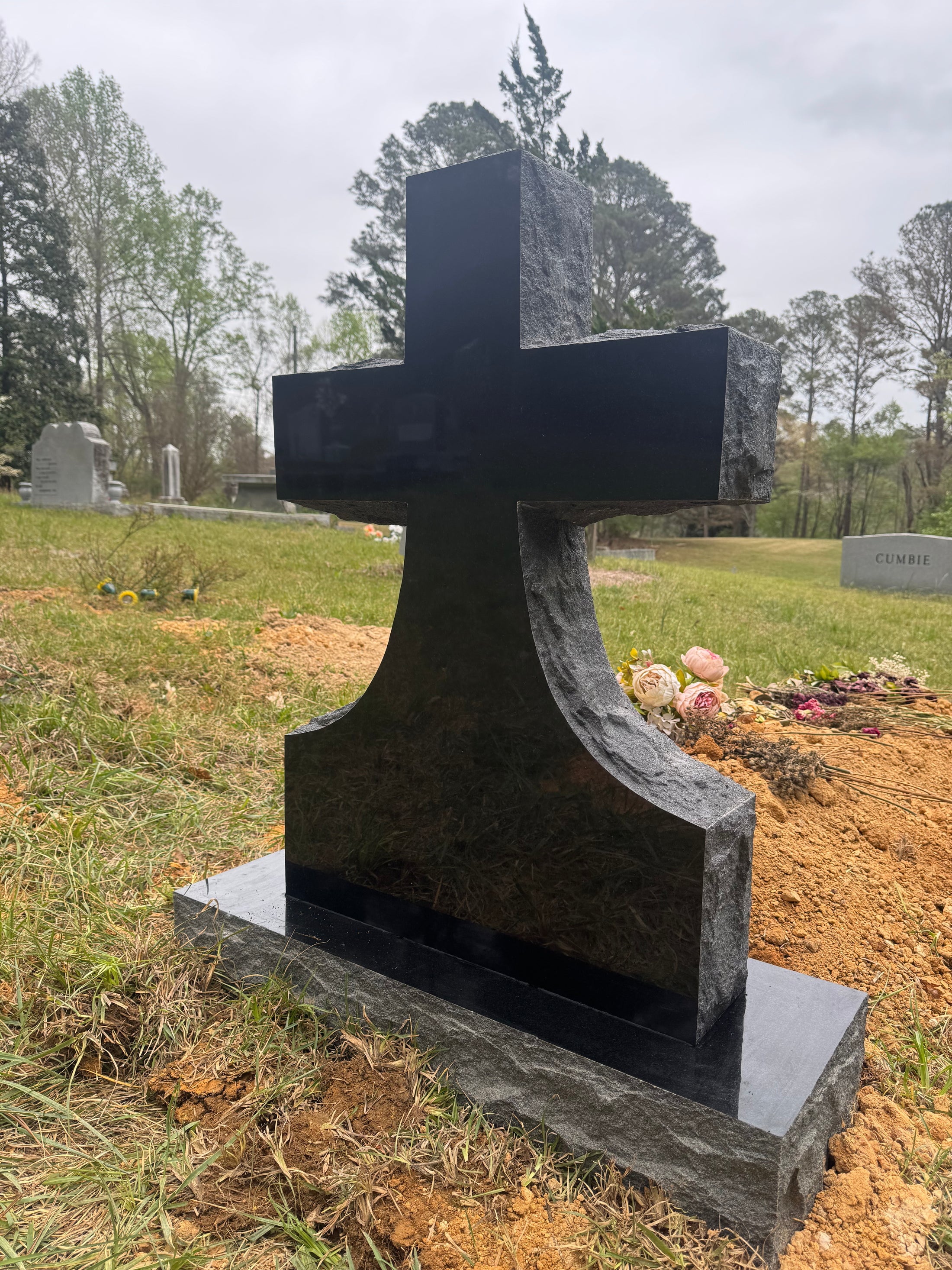 UPRIGHT CROSS (BLACK)